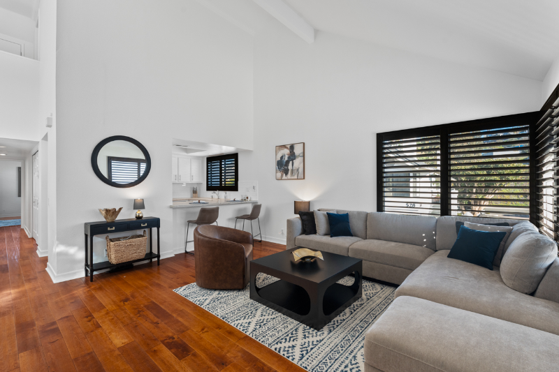 Solana Beach Townhome: 526 Via De La Valle