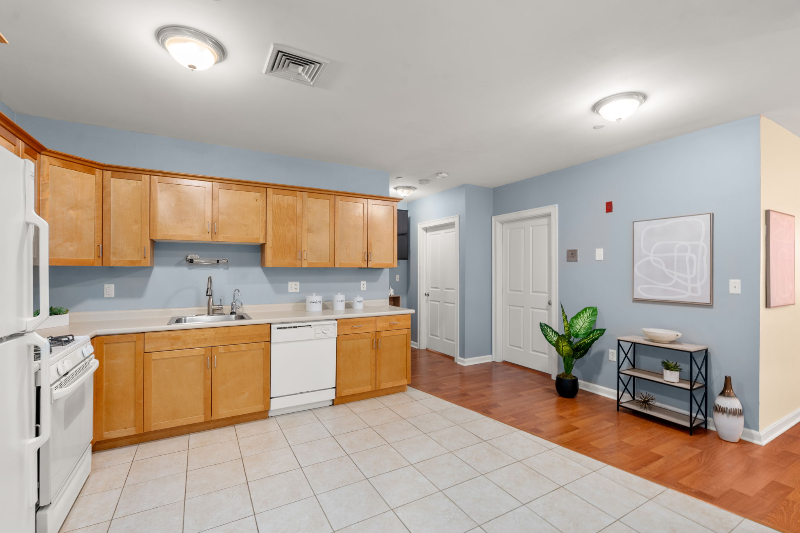 Boston Condo: 327 Centre St