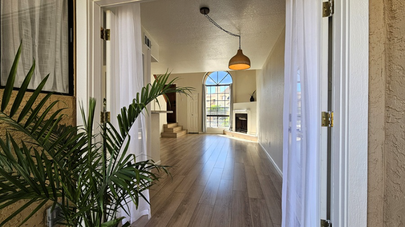 Phoenix Townhome: 1025 E Highland Ave