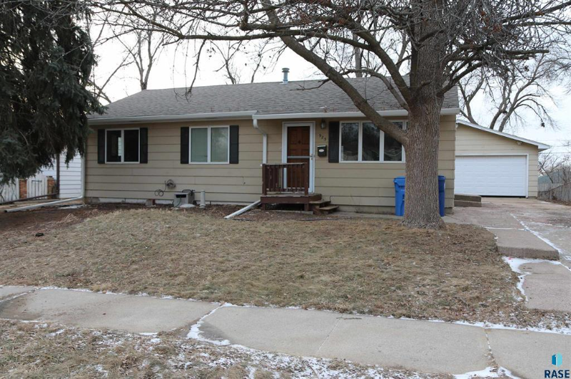 Sioux Fals House: 925 S Harrington Ave