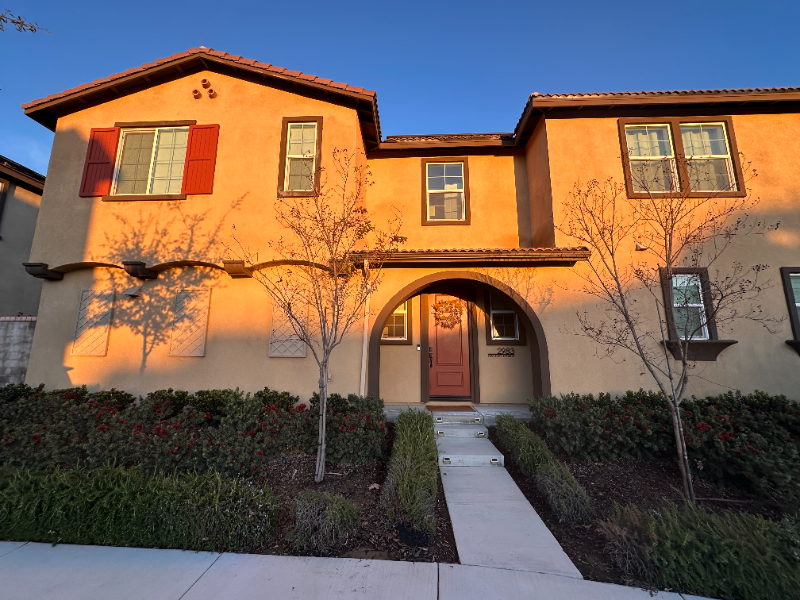 Ontario House: 2983 E Halton Paseo