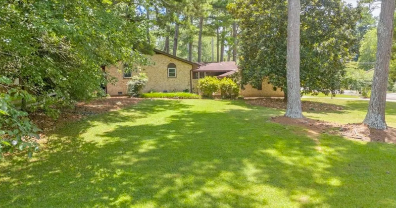 Duluth House: 3102 Clairbone dr