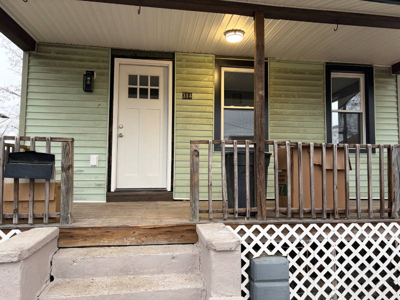 Vineland House: 314 W. Peach street