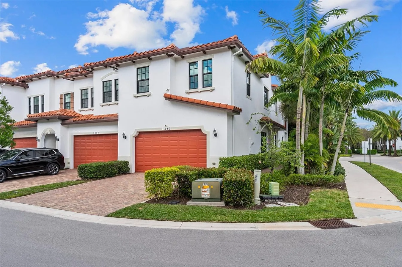 Pembroke Pines Townhome: 1423 SW 115th Ave