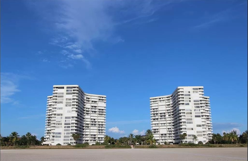 Marco Island Condo: 320 Seaview Ct