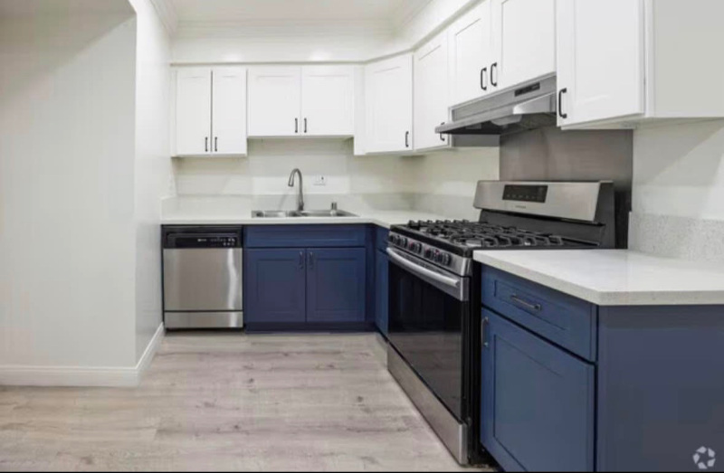 Newport Beach Apartment: 1401 superior ave