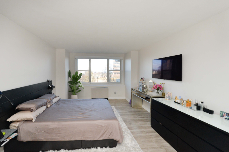 Fort Lee Condo: 2000 Linwood Ave