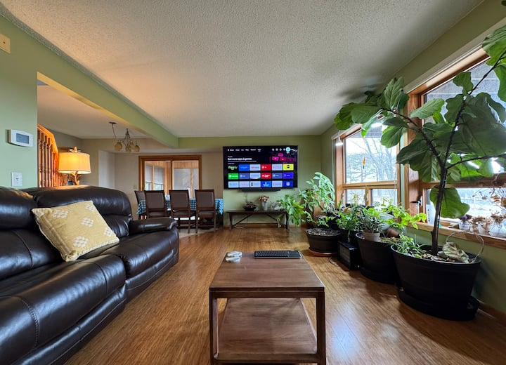 Elk river House: 13918 Riverview Drive Northwest