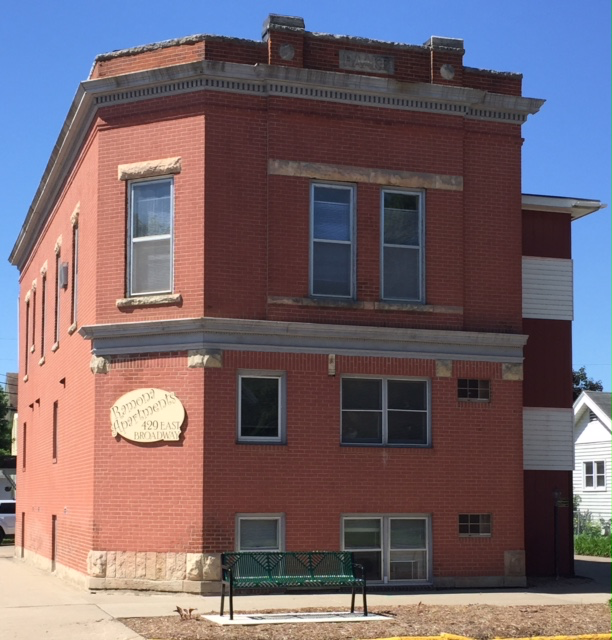 Winona Apartment: 429 East Broadway
