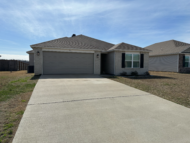 Conway House: 26 Sun Drenched Trail