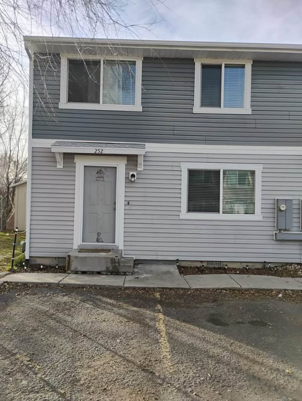 Ephraim Townhome: 230 e Center st