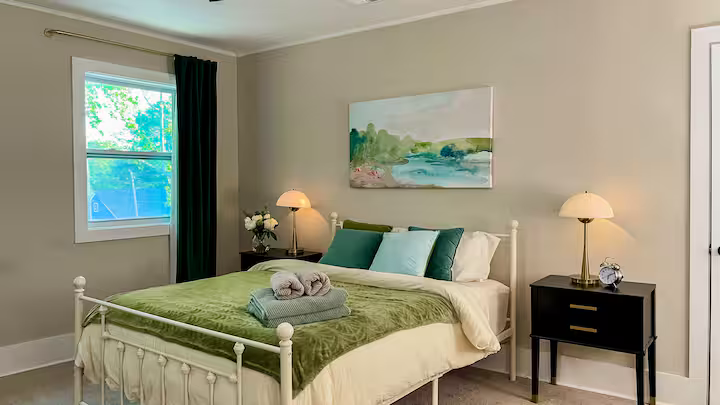 Atlanta House: 906 Metropolitan Parkway SW