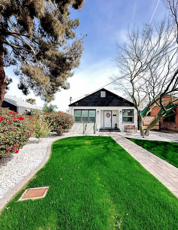 Mesa House: 217 N Morris