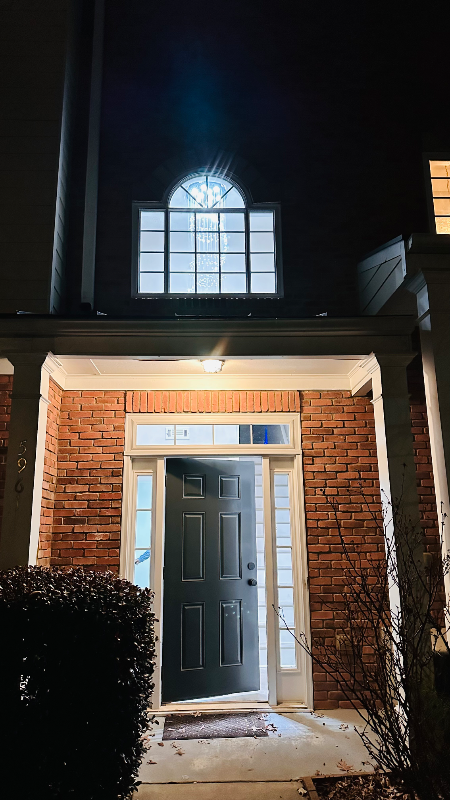 Tucker House: 5961 Grovegate Ln