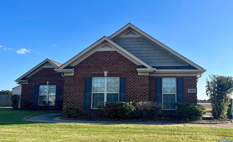 Meridianville House: 120 Lexi Ln