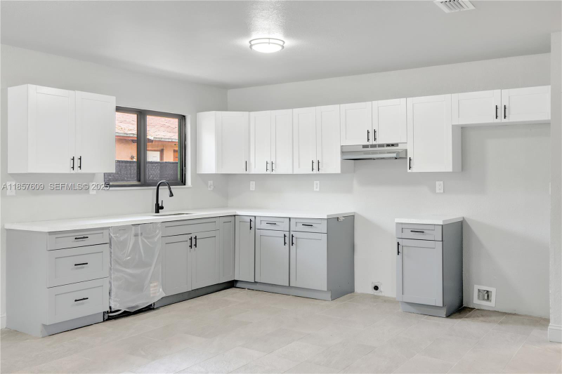 Pompano Beach House: 861 NW 6th Avenue