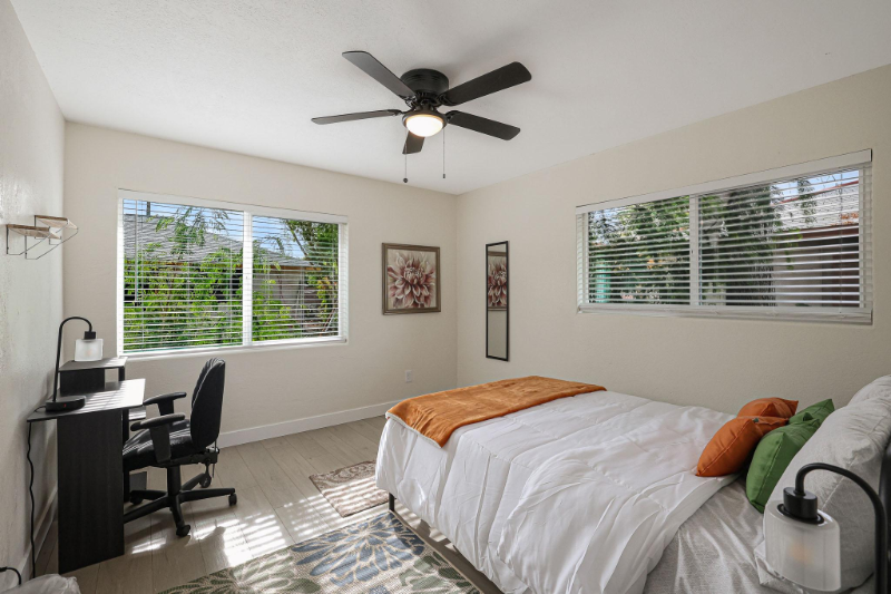 Glendale House: 5827 West Vista Avenue