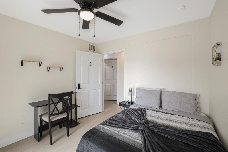 Glendale House: 5827 West Vista Avenue