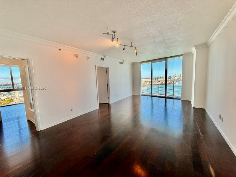 Miami Condo: 335 S Biscayne Blvd