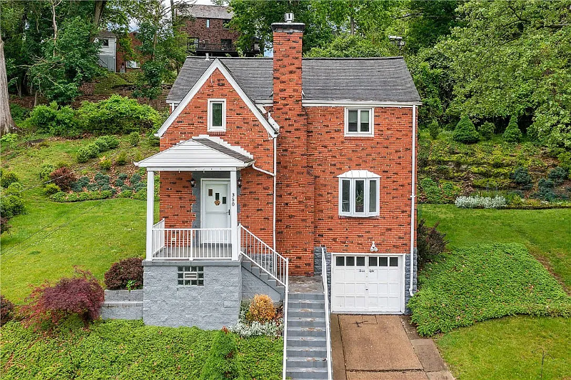 Pittsburgh House: 350 Broadway Dr