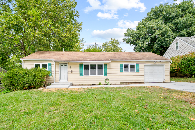 Overland Park House: 6308 W 81st St