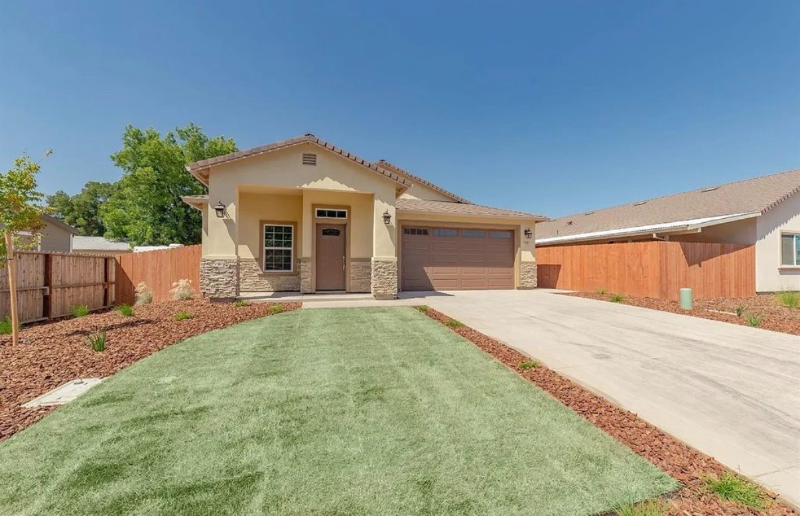 sacramento House: 955 irem way