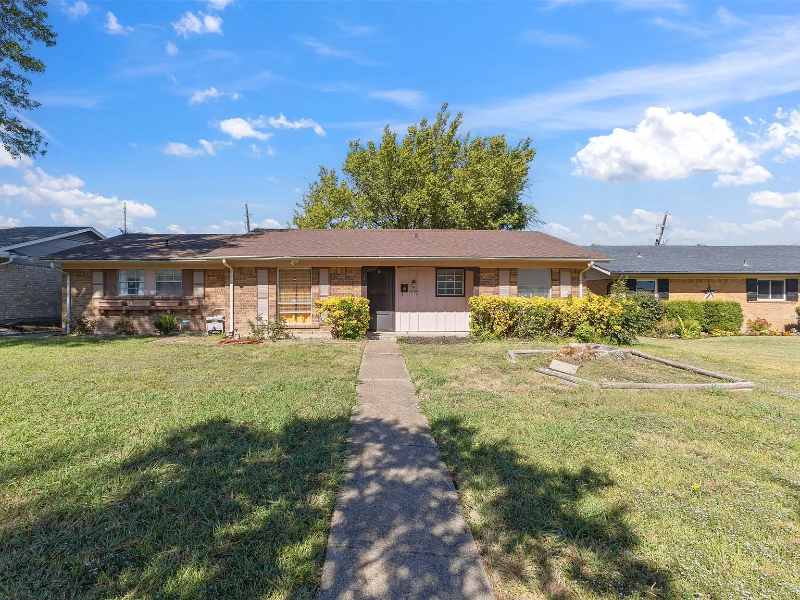 Mesquite House: 3109 Point East Dr