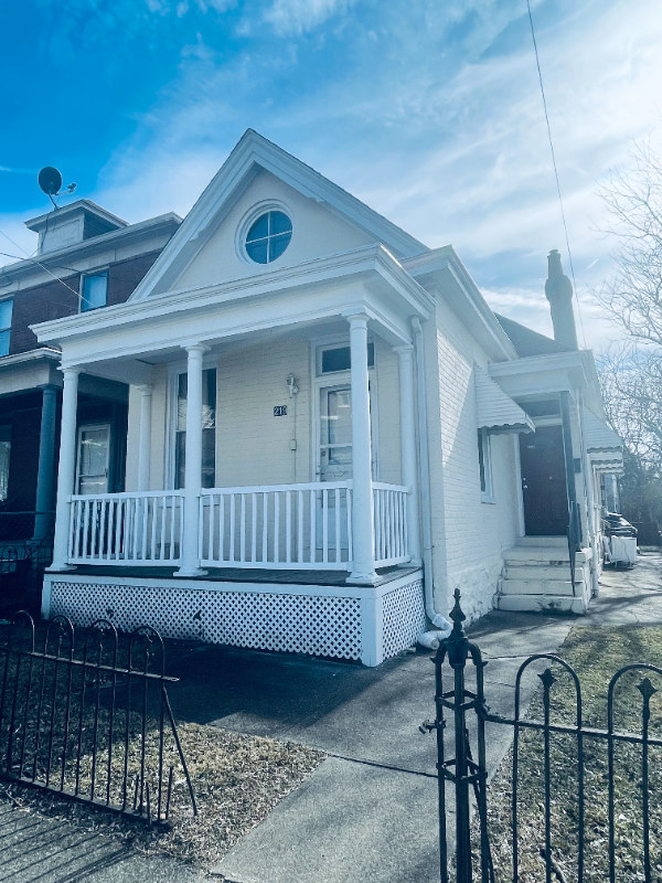 Covington House: 219 W 15th St