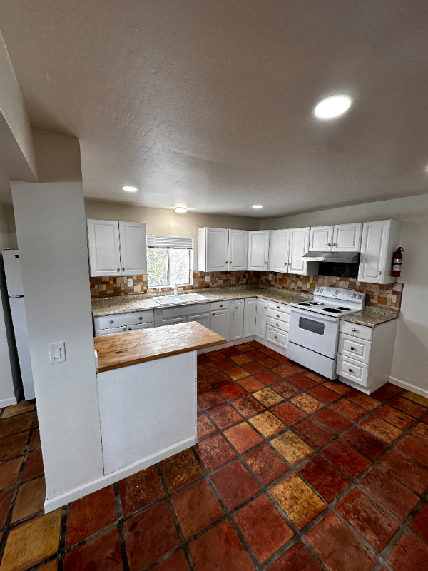 Morro Bay Apartment: 2130 Main St