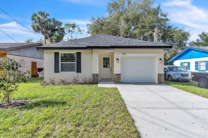 Eustis House: 652 Kensington Ave