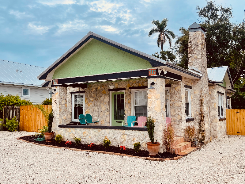 Bradenton House: 717 21st St W