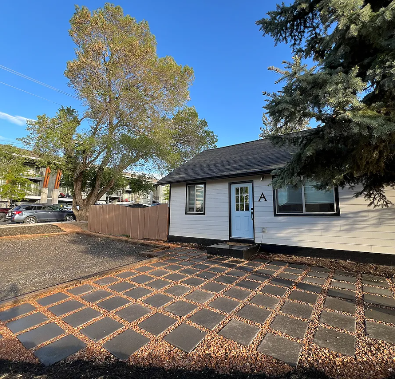 Bend House: 61555 se Alstrup Road