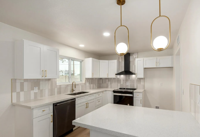 phoenix House: 3939 w Harmont