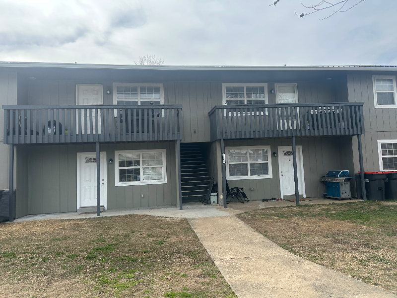 Springdale Multiplex: 1603 Azalea Cir