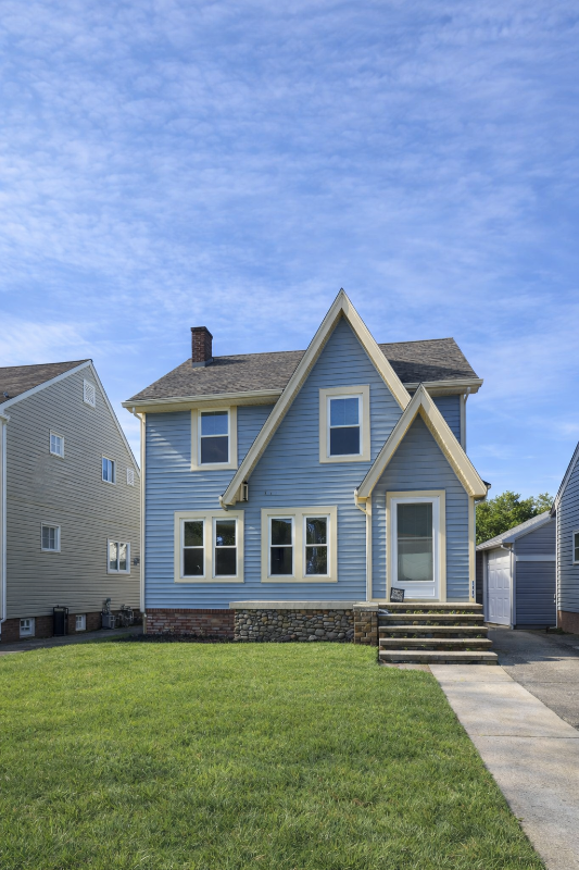 Cleveland House: 3584 Lloyd Rd