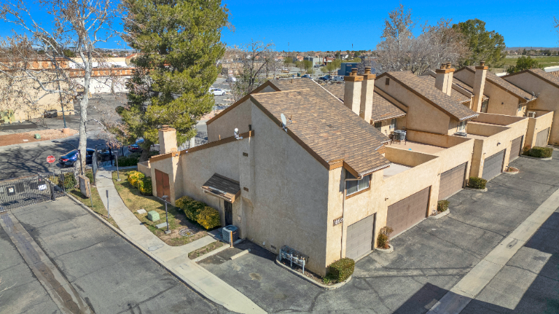 Lancaster Townhome: 1850 East Avenue J2