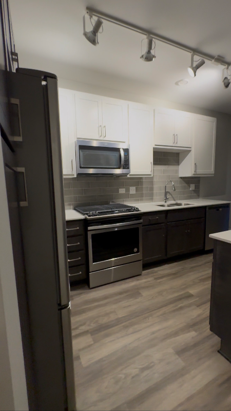 Downers Grove Apartment: 1010 , Maple Ave