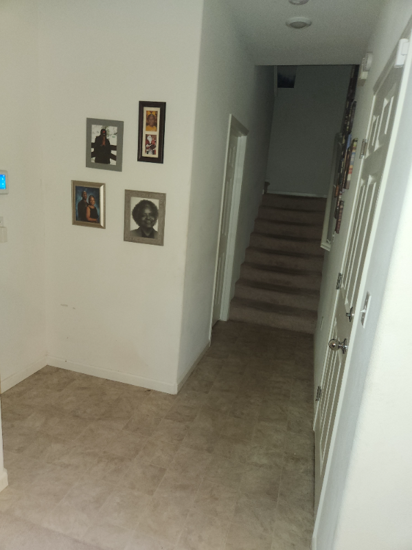 Visalia House: 2215 S Vista St