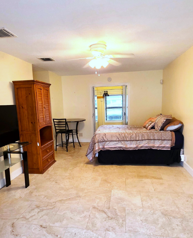 Boca Raton House: 20525 S Charleston St