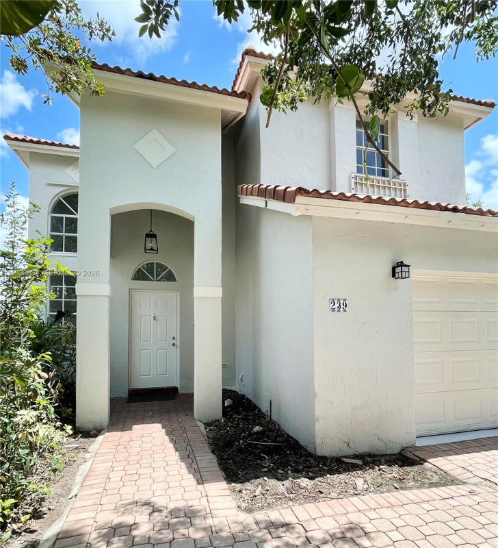 PEMBROKE PINES House: 239 NW 107th Ave