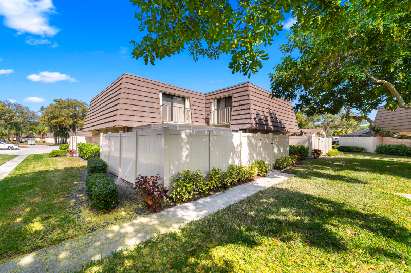 West Palm Beach Townhome: 7507 75th Way