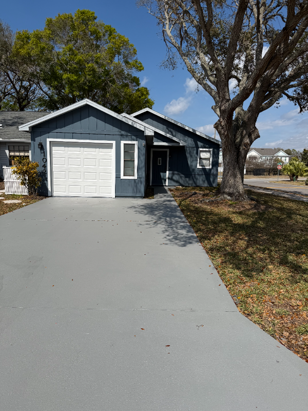 Dunedin House: 1042 Willowood Lane