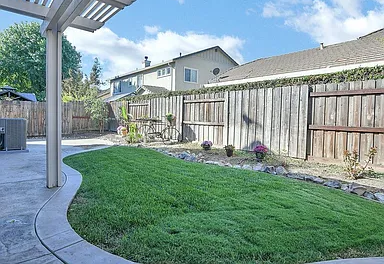 BRENTWOOD House: 63 Guise Way