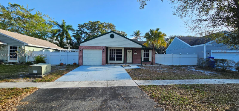 PEMBROKE PINES House: 1251 SW 84th Ter