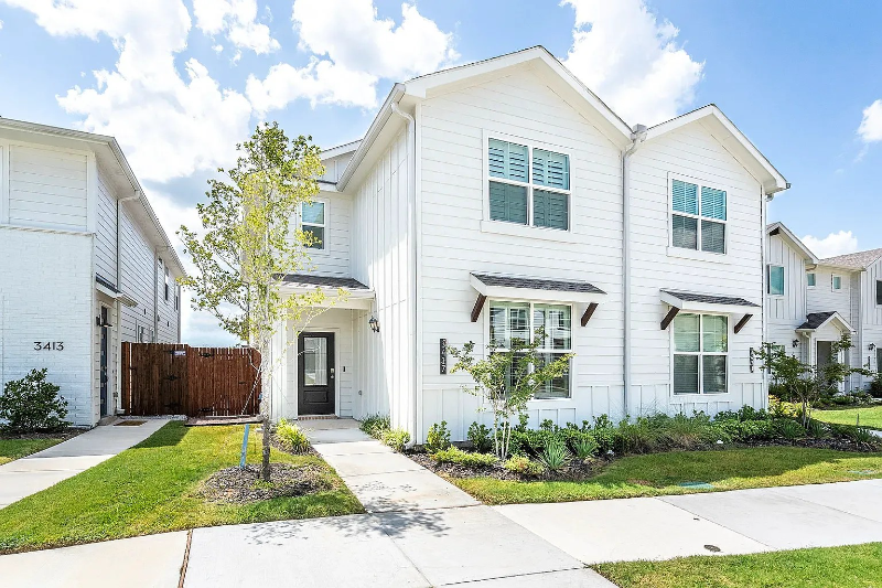 Fort Worth Townhome: 3417 Lake District Ln