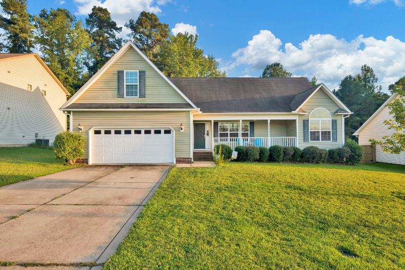 Fayetteville House: 207 Batesfield Dr