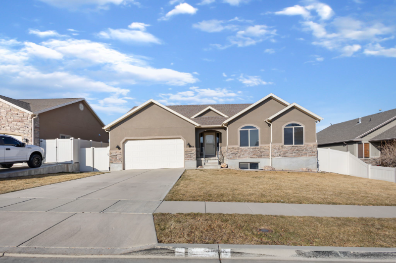 West Jordan House: 5758 W Lugano