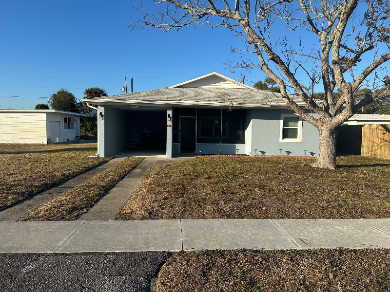 Melbourne House: 204 E Avenue C