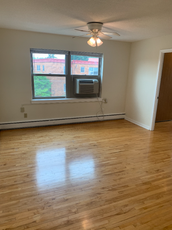 St. Paul Apartment: 877 st paul ave