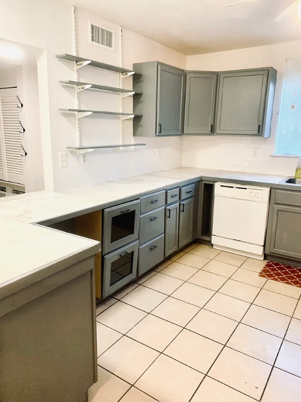 Savannah Townhome: 527 Tibet Ave